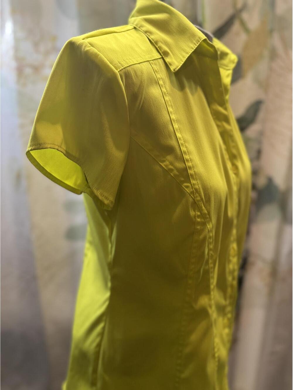 Como Stretch Yellow Short Sleeve Button-Up Shirt - Picture 3 of 6